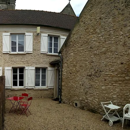 Les Fontaines Holiday home